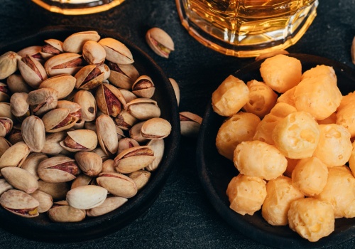 Nie bób, nie soja. Ten białkowy gigant podbija zdrowe przekąski