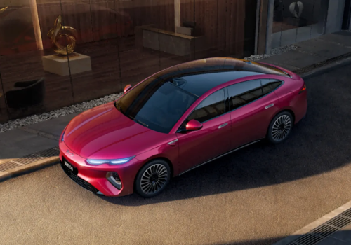 1000 km i cena trzy razy niższa niż u Mercedesa. Zmiecie konkurencję?