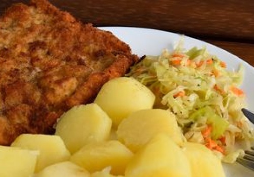 To najlepsza surówka do schabowego. Oklepany colesław może się przy niej schować