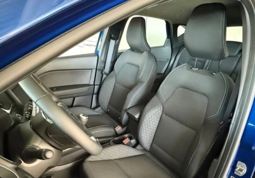 99 290 zł za SUV-a japońskiej marki. Lista wyposażenia jest bogata