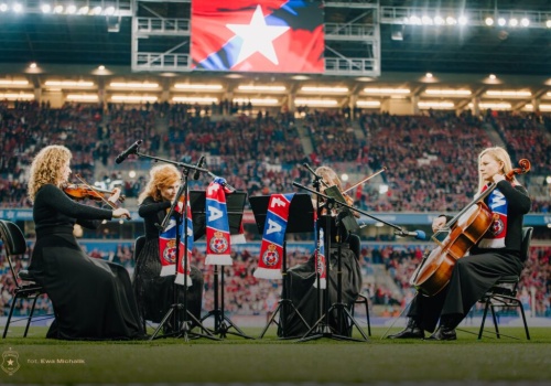 30 tysięcy kibiców zobaczyło koncert na murawie przed meczem Wisły