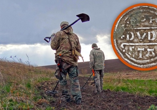 Rzadkie odkrycie na polu. Detektoryści znaleźli monety z IX wieku