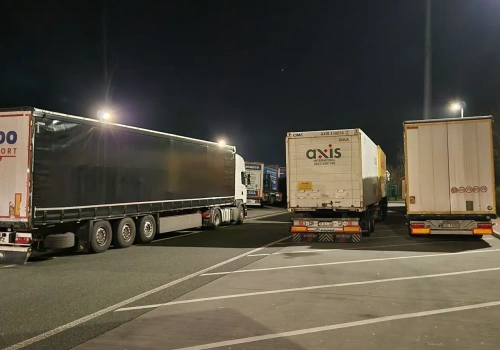 Parkingów dla ciężarówek jest trzykrotnie za mało – raport rządowej organizacji