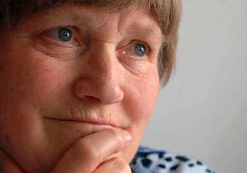 Człowiek zredukowany do metryki. Czym jest ageizm?