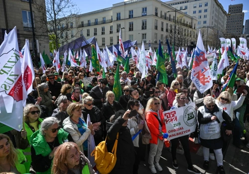 Przestaną wypłacać 800 plus, zasiłki, renty i emerytury? Ten protest budzi niepokój!