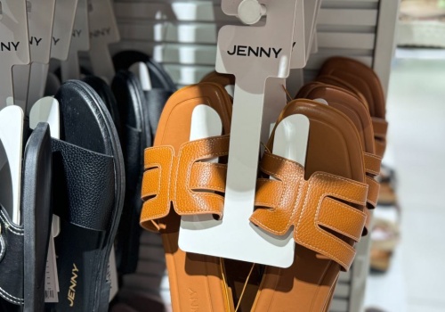 Wyglądają jak Hermes, a to klapki polskiej marki z CCC za 69 zł. Wygodne nawet w upały