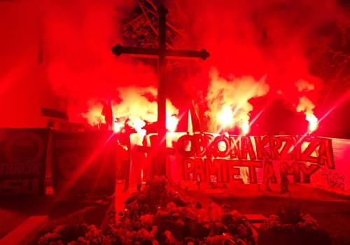 Wieczór pamięci w Nowej Hucie. Pod krzyżem zgromadzili się mieszkańcy