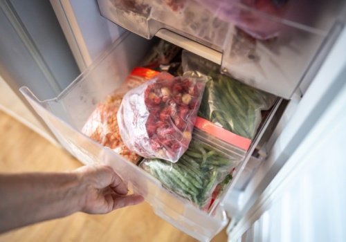 Trzymasz kurczaka w zamrażarce? Po tym czasie lepiej go nie jedz