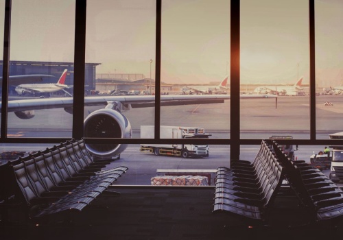 Zgubiony bagaż, odwołany lot – kto za to zapłaci?