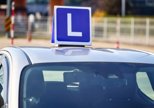 Kurs prawa jazdy droższy niż płaca minimalna. Horrendalna cena