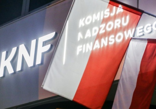 Podejrzenia manipulacji na rynku kapitałowym. KNF przygląda się trzem spółkom