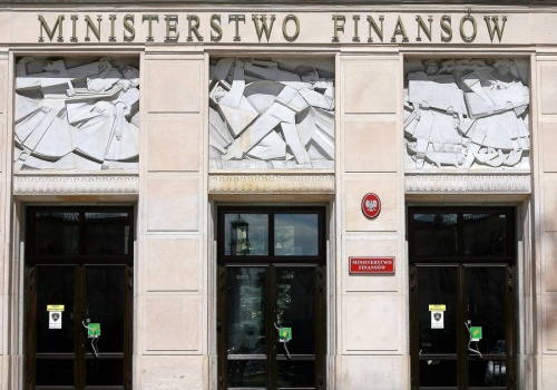 Obniżone ceny paliw na dłużej. Ministerstwo wskazało datę