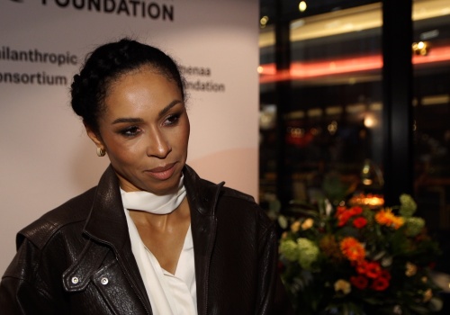 Omenaa Mensah: Kiedy nie zrobię make-upu, to wtedy wrzucam sobie jakiś filtr na social mediach. Nadmierny retusz zdjęć powinien jednak być jakoś oznaczony