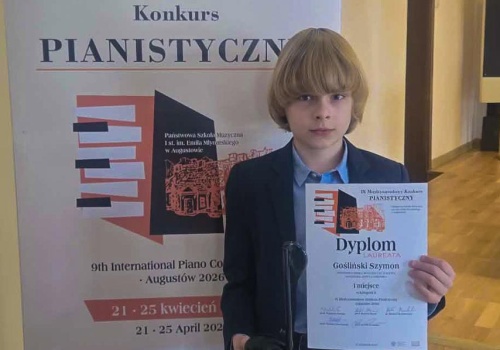 Szymon Gośliński wygrywa w Augustowie