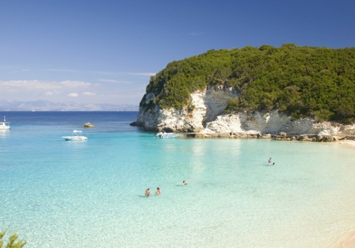 To mała siostra Korfu. Nie ma tłumów, a piasek i woda jak na Malediwach