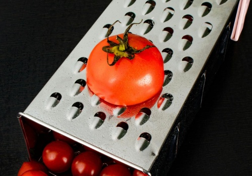 Do czego służą wypustki z drugiej strony? Zastępują kilka kuchennych sprzętów