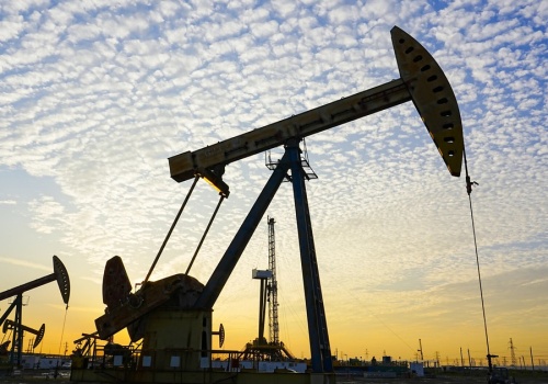 Przełomu w sprawie cieśniny Ormuz nie widać. Ropa nadal drożeje