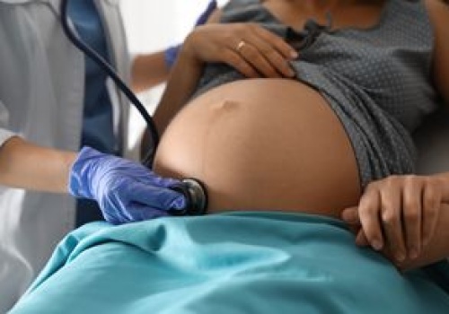 Zarobki położnych w Polsce. Oto ile dostają 