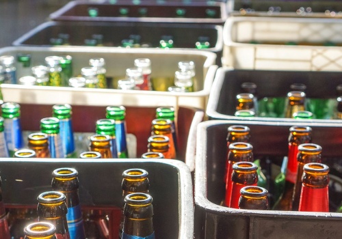 Rozszerzenie systemu kaucyjnego. Resort wskazuje termin