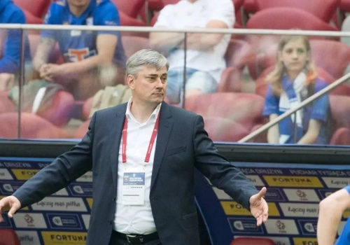 Japończycy pożegnali Polaka, który wygrał im Ligę Mistrzów. Maciej Skorża odchodzi z Urawy