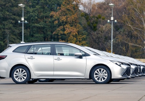 Hybrydy wygrywają. Dane Toyoty pokazują, co naprawdę kupują kierowcy