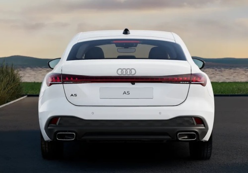 Nowe Audi A5 za 142 740 zł może przekonać klientów mimo dyskusyjnej jakości wykończenia