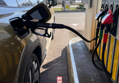 Niższe podatki na paliwa zostają z nami na dłużej. Co z cenami na majówkę?