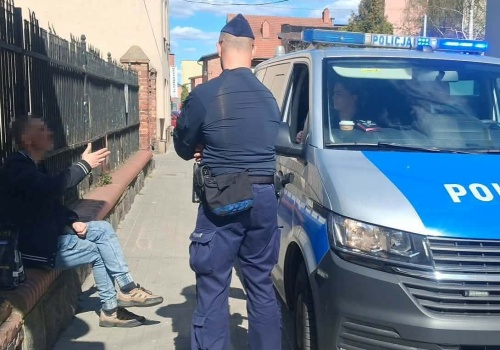 W biały dzień okradał zbiórkę karmy utworzoną po śmierci posła Litewki. Przyłapała go organizatorka
