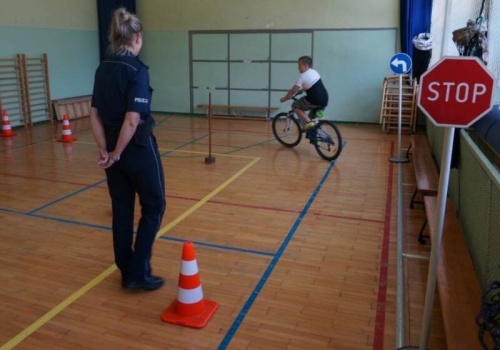 Z boiska prosto na drogę. Uczymy rowerzystów gorzej niż kierowców