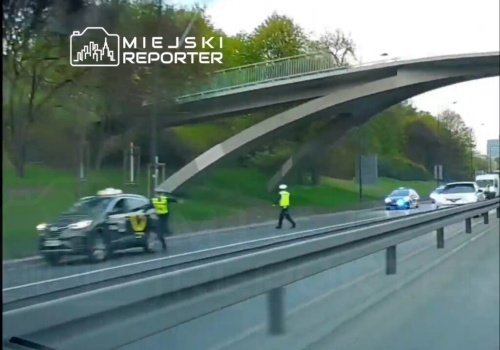 Akcja trzeźwość zakończona pościgiem. Kierowca taksówki odjechał i uciekał ulicami Warszawy. Był nietrzeźwy