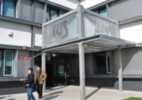 Uwaga na fałszywe telefony z ZUS. Senior straciłby 800 zł przez „program emerytalny”