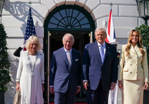 Melania Trump powitała królową Camillę. Panie znalazły się w centrum uwagi