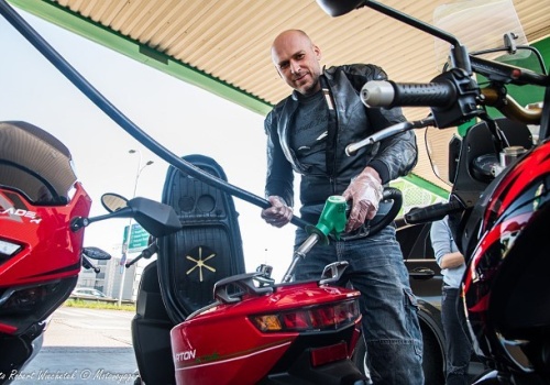 Tańsze paliwo również na majówkę. Rząd przedłużył program CPN