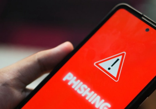 W ten sposób hakują telefony. Urządzenia schowali w bagażnikach