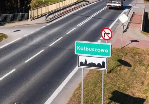Spore utrudnienia w ruchu na ważnej drodze do Rzeszowa. Kierowcy walczą z korkami