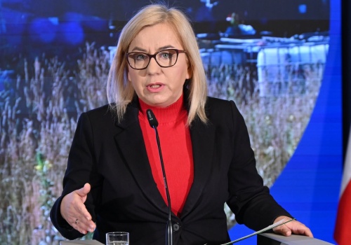 Hennig-Kloska zgubiła 900 mln zł! Natychmiast do dymisji!