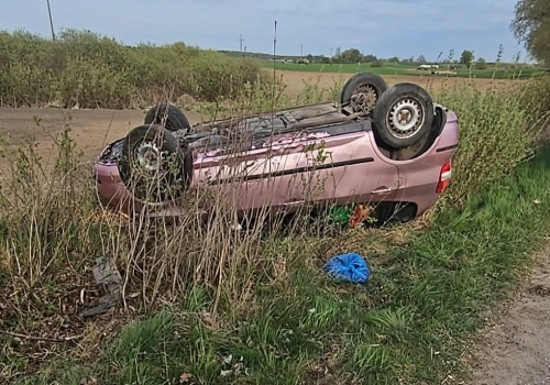 Pijany ukradł samochód i dachował