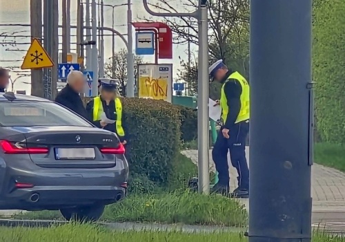 Hulajnogistka potrącona na przejeździe dla jednośladów. Kobieta trafiła do szpitala