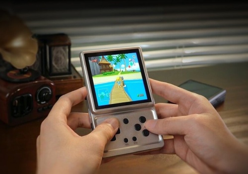 Emulacja PS2 w kieszeni? Anbernic chwali się możliwościami modelu RG Rotate