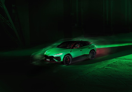 Hybrydowa bestia w limitowanej oprawie. Lamborghini prezentuje model Urus SE „Tettonero” Capsule