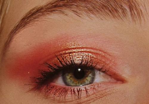 Kilka trików makijażowych, które wydłużają trwałość makijażu oczu