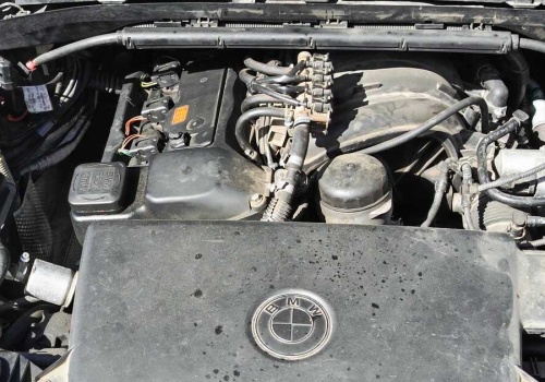 Miał tylko naprawić luksusowe BMW. Odesłał je bez kluczowych części