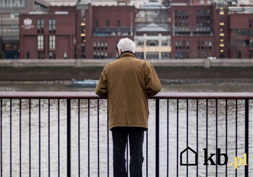 Ma 6000 zł emerytury, a i tak ledwo starcza mu na życie. Pokazał swoje wydatki