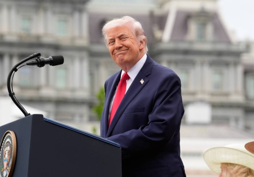 Trump zwolnił całą radę mailem. 