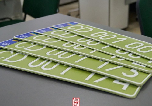 Oliwkowe tablice rejestracyjne w Ukrainie. Rosja bez pierwszego kodu