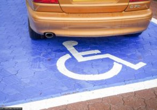 Więcej osób skorzysta z kart parkingowych. Jest projekt zmian