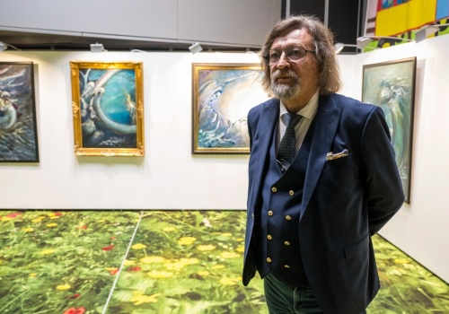 Otwarto wystawę obrazów Jana Marii Tomaszewskiego w PE