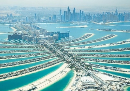 Zjednoczone Emiraty Arabskie opuszczają OPEC i OPEC+.  W tle naciski Trumpa na obniżenie ceny ropy 