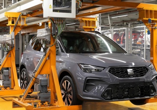 Tak dostawcy ze Starego Kontynentu chcą bronić się przed Chińczykami. Żąda ostrzejszej definicji „europejskiego auta”