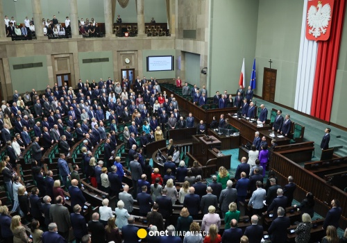 Koalicja Obywatelska umacnia pozycję. Partia Razem ze skokiem poparcia